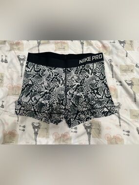 Nike Pro Black & White Snake-Print Bike Shorts